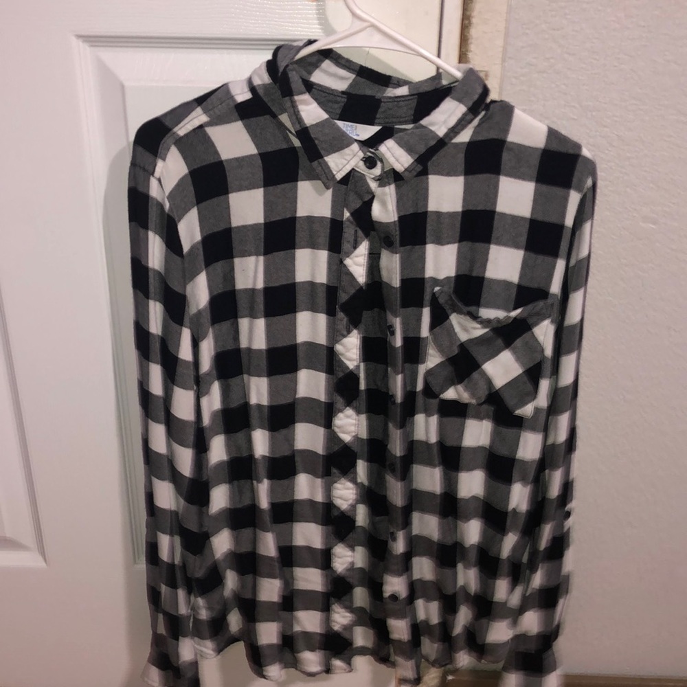 Cute flannel it says it’s a large but I’m usually a size small and it fits me